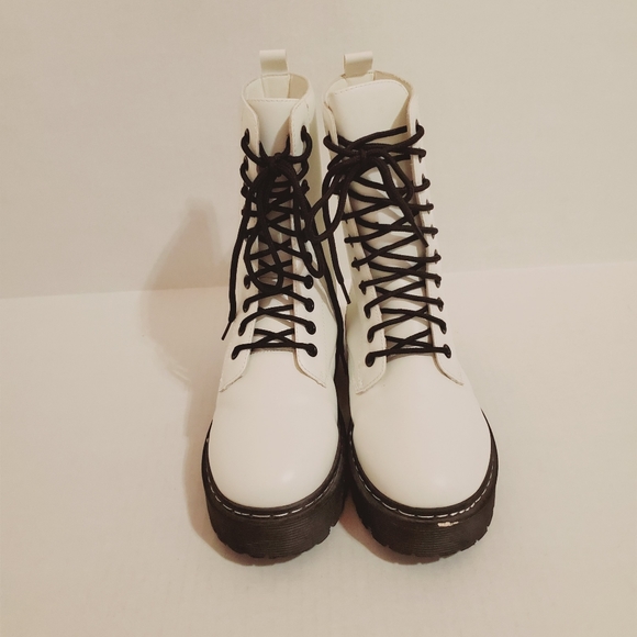 White platform chunky sole black laces combat boots - Picture 4 of 9